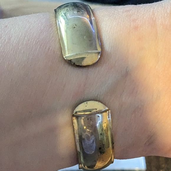 Art deco inspired gold colour cuff watch - Picture 3 of 3